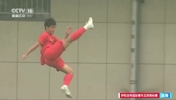 旋风腿庆祝！U16男足小角度爆射韩国队，贺炜：这射门还是传中