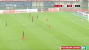 出球失误啊！U16国足遭韩国队抢断反击，还好对方射门中柱！