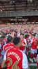 赖斯让大家一起把塔帅举起来，实际上拉亚一个人就做到了😂