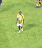 很冷静😂！队友贡多齐被飞踢时的坎特&hellip;